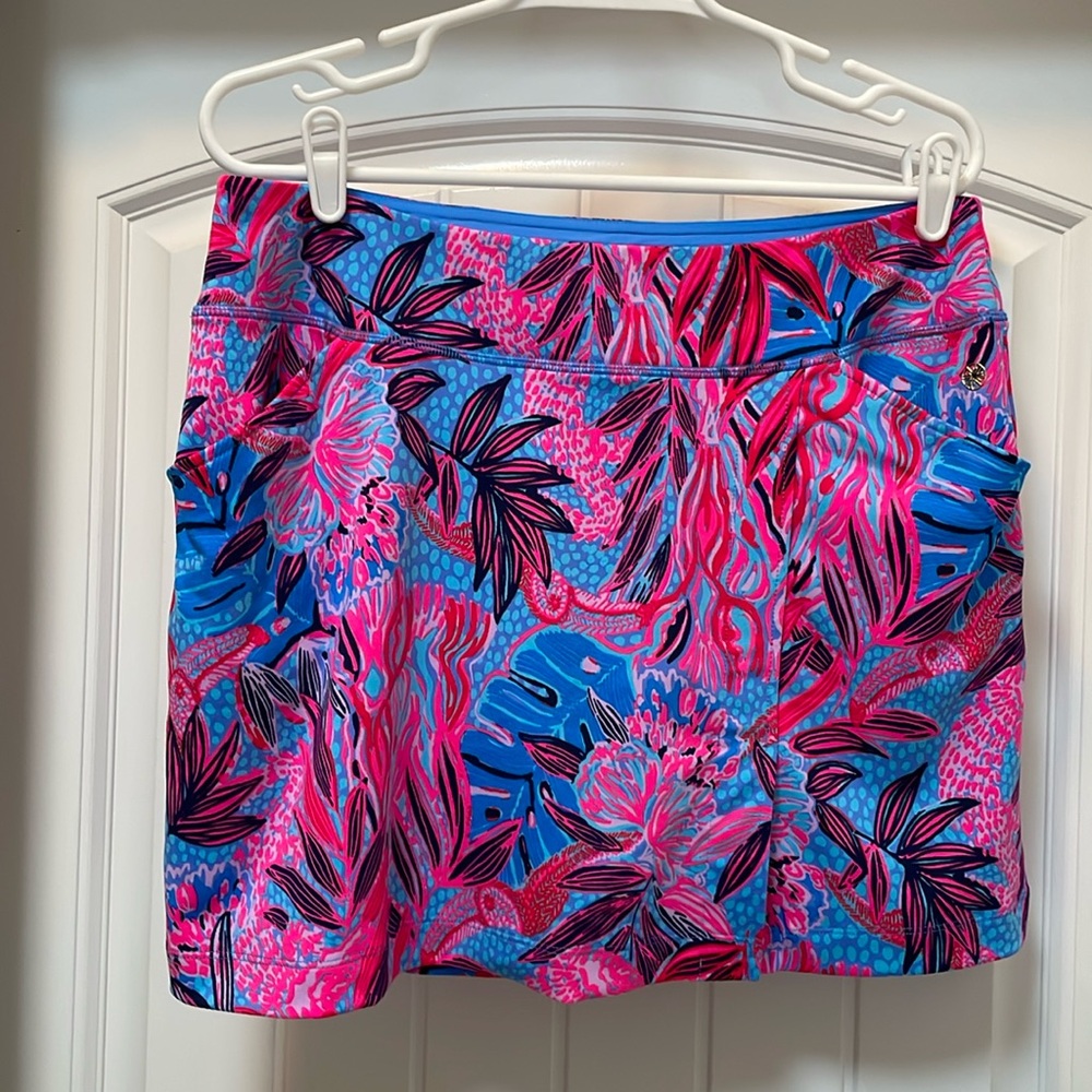 Lilly Pulitzer Luxetic Semana Skort in pattern Ruby Red Wild Times, Lg.